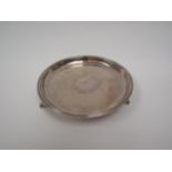 A Henry Chawner silver card tray with crested detail, London 1790, 11.5cm diameter, 64g