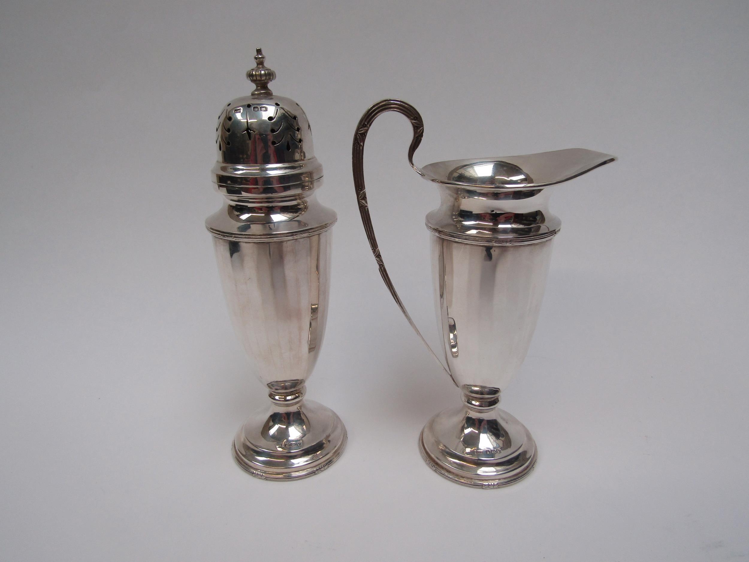 A Walker and Hall silver two piece sugar castor and cream jug set, Rd 713654 Sheffield 1963, - Image 2 of 4