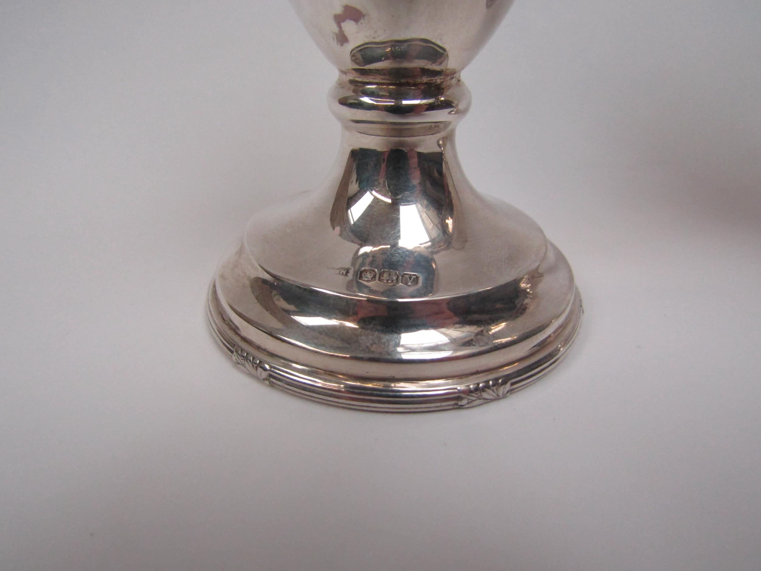 A Walker and Hall silver two piece sugar castor and cream jug set, Rd 713654 Sheffield 1963, - Image 3 of 4