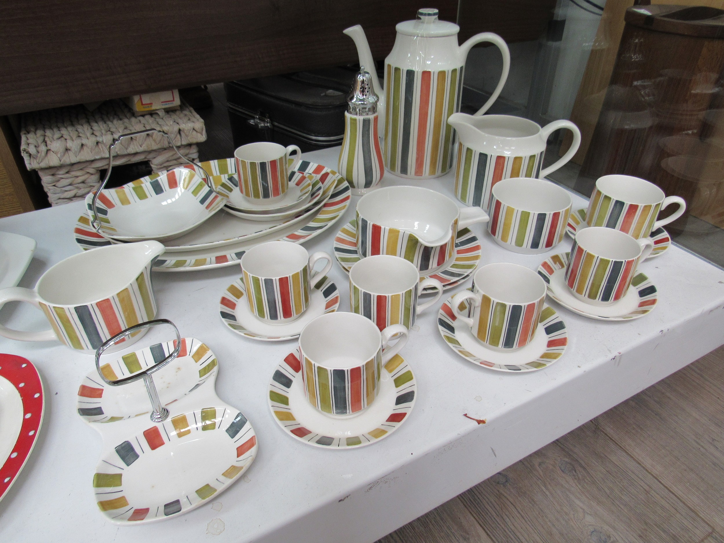 A collection of Midwinter "Mexicana" pattern dinnerwares designed by Jessie Tait to include