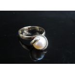 A 9ct gold pearl set dress ring with crossover setting, size P, 3.5g