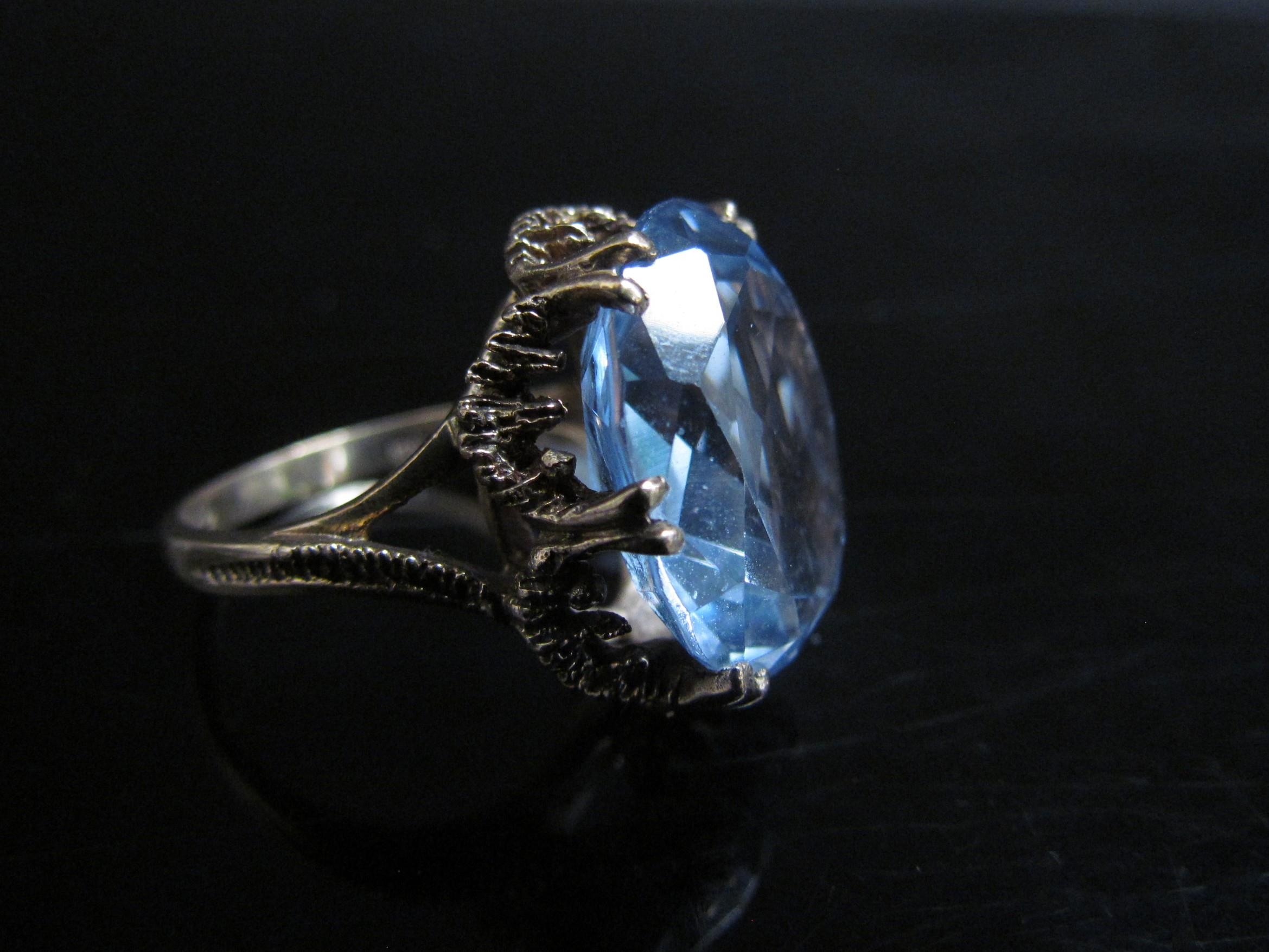 A 9ct gold ring the textured mount set with an oval topaz. Size O, 8g - Image 2 of 2