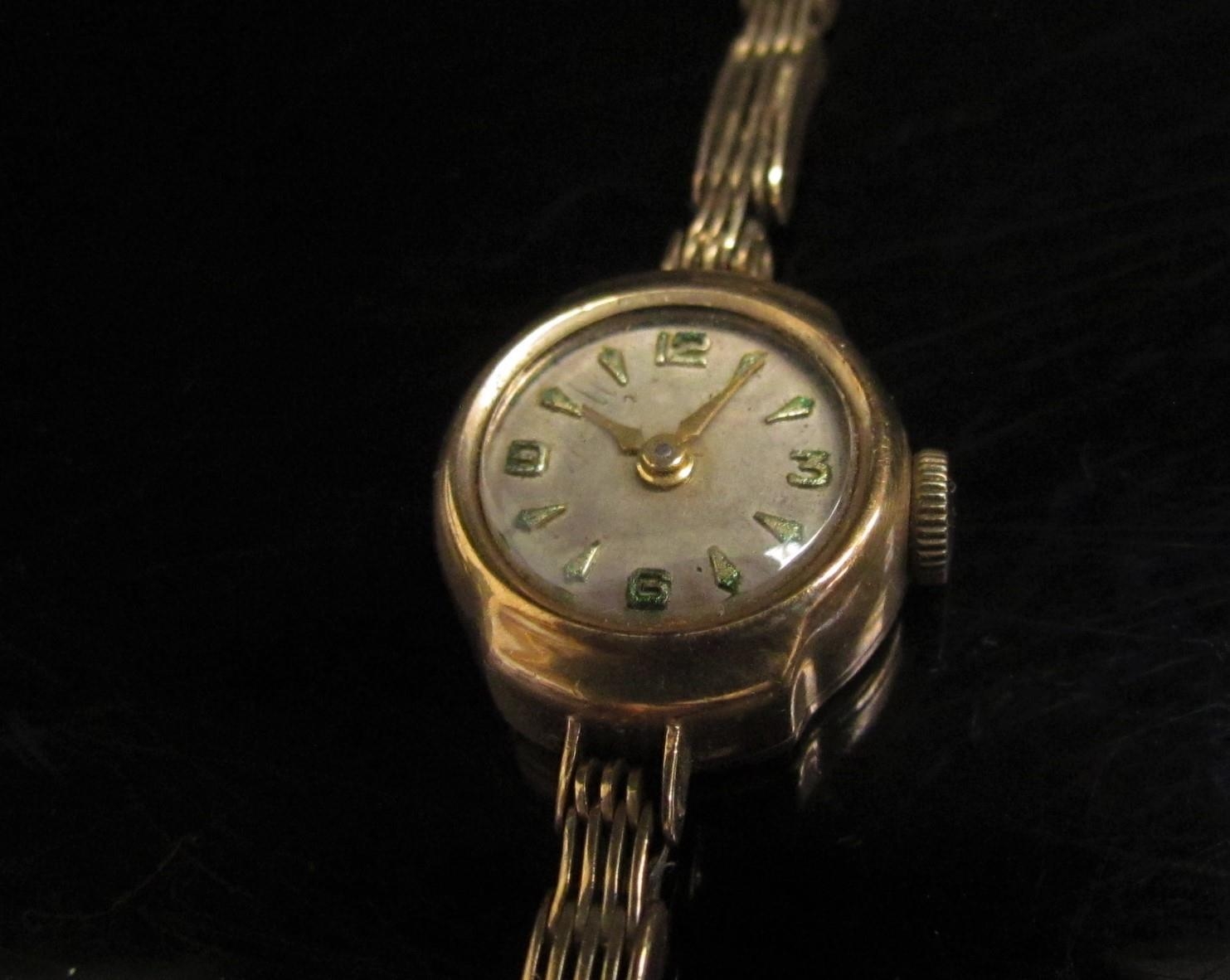 A lady's 9ct gold bracelet wristwatch, boxed, 11.6g - Image 3 of 3