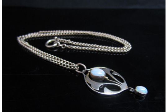 An Art Nouveau style gold opal drop pendant hung on a gold chain, stamped 9ct, 42cm long, 9g - Image 2 of 3