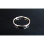 A 9ct gold wedding band. Size K/L, 3.1g