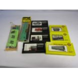 A group of 00 gauge rolling stock model kits including Ratio, Slater's Wagon Kits and Ian Kirk (9)