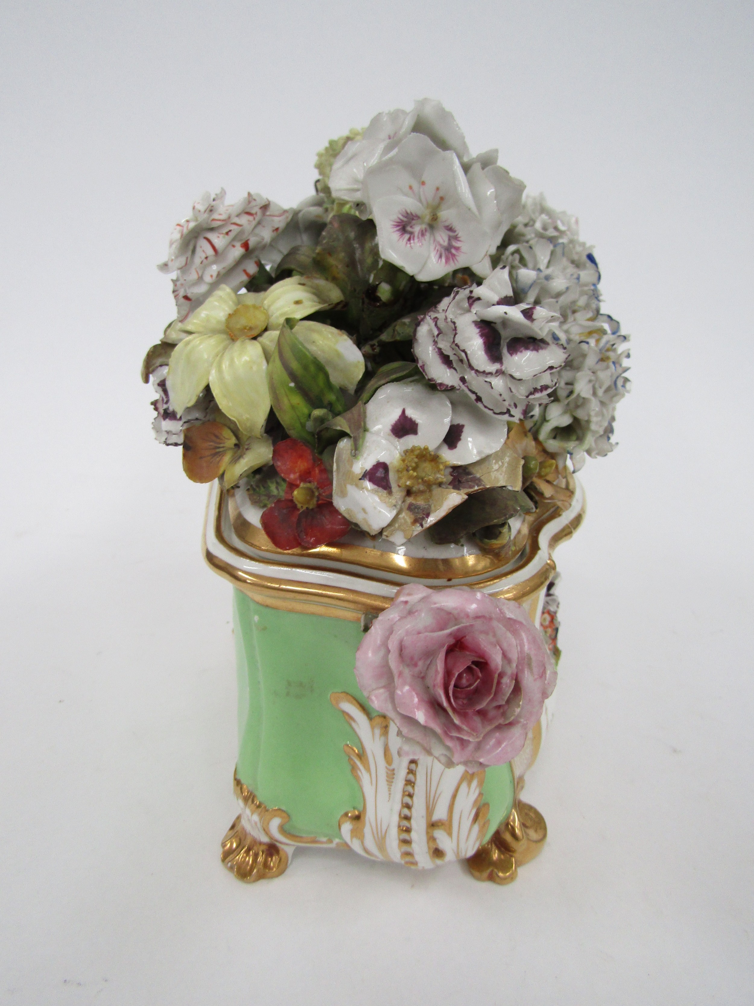 A Derby green ground flower encrusted bough pot and cover, some damage, 25 cm wide, 22cm tall - Image 5 of 9