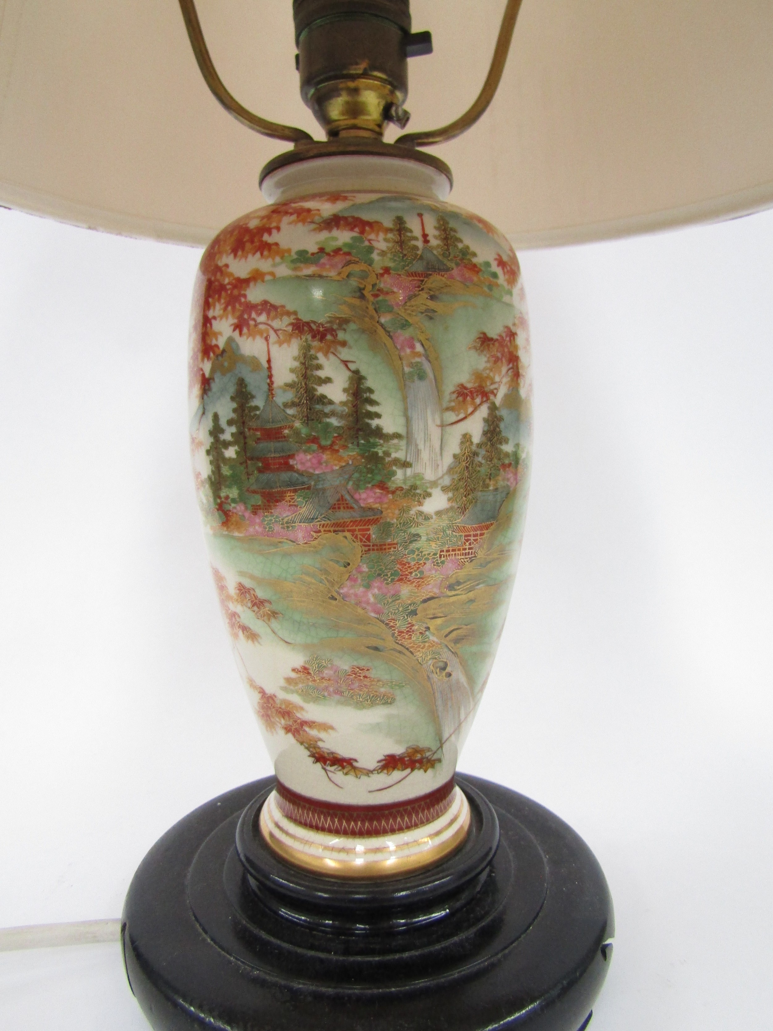 A decorative Japanese lamp with silk shade, 43cm tall with shade - Image 2 of 2