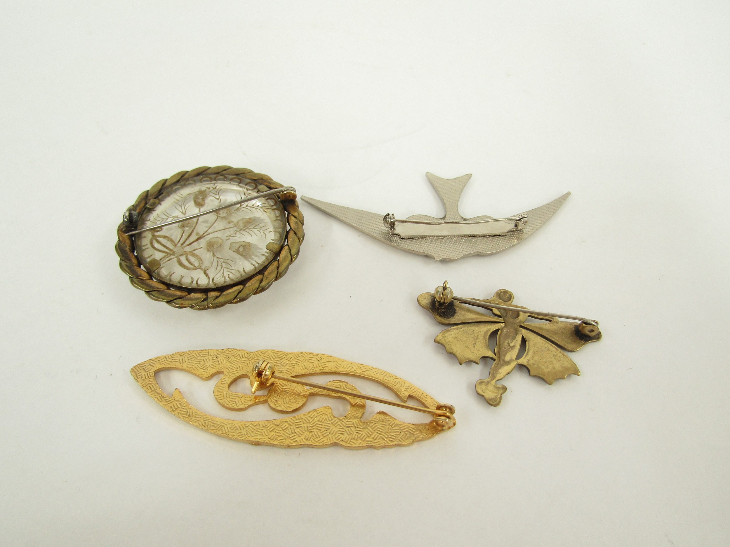 Four decorative brooches including fairy, swallow, flamingo and floral - Image 2 of 2