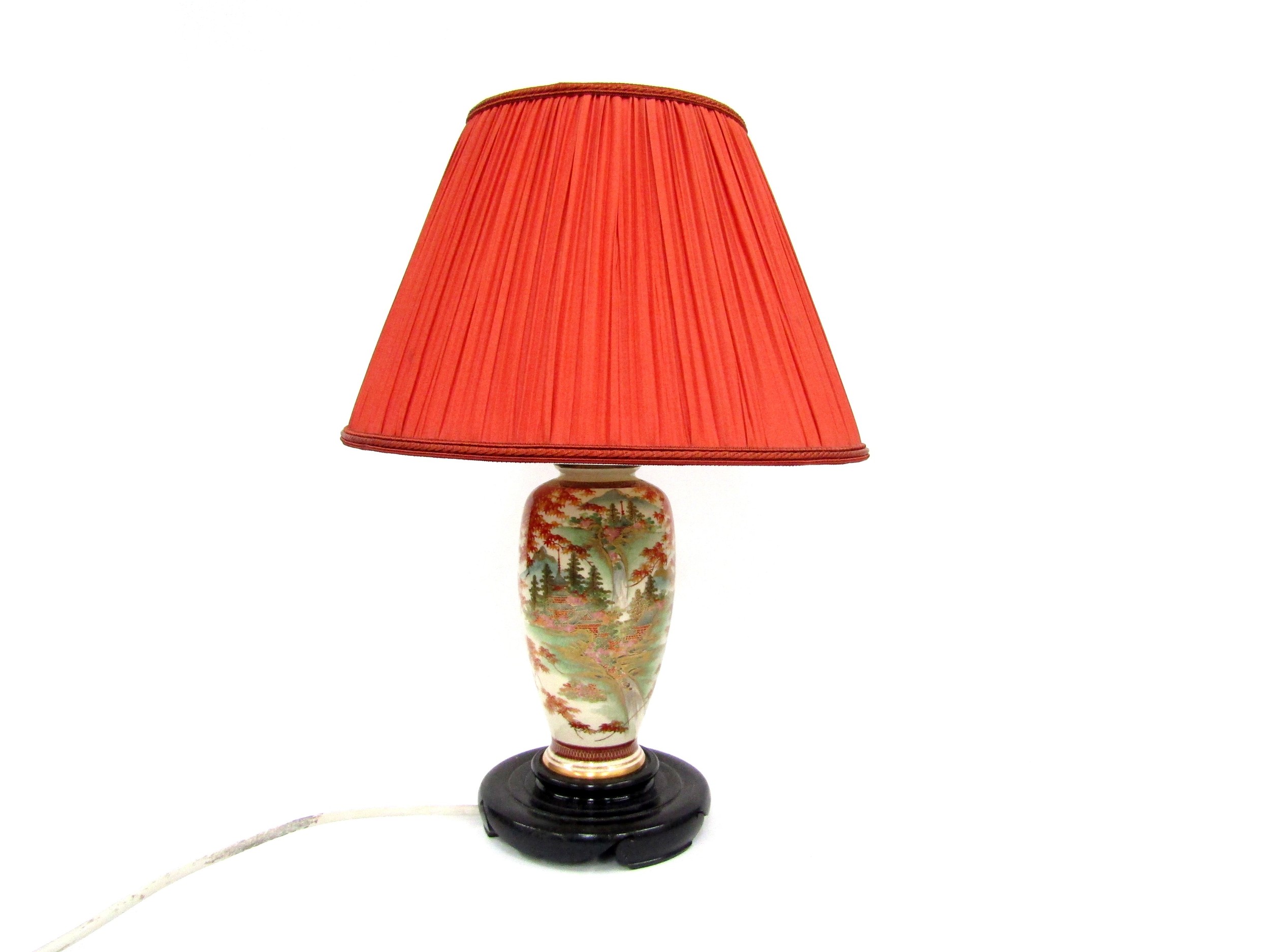 A decorative Japanese lamp with silk shade, 43cm tall with shade