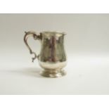 A Goldsmiths and Silversmiths Company silver tankard with acanthus scroll handle on stepped circular