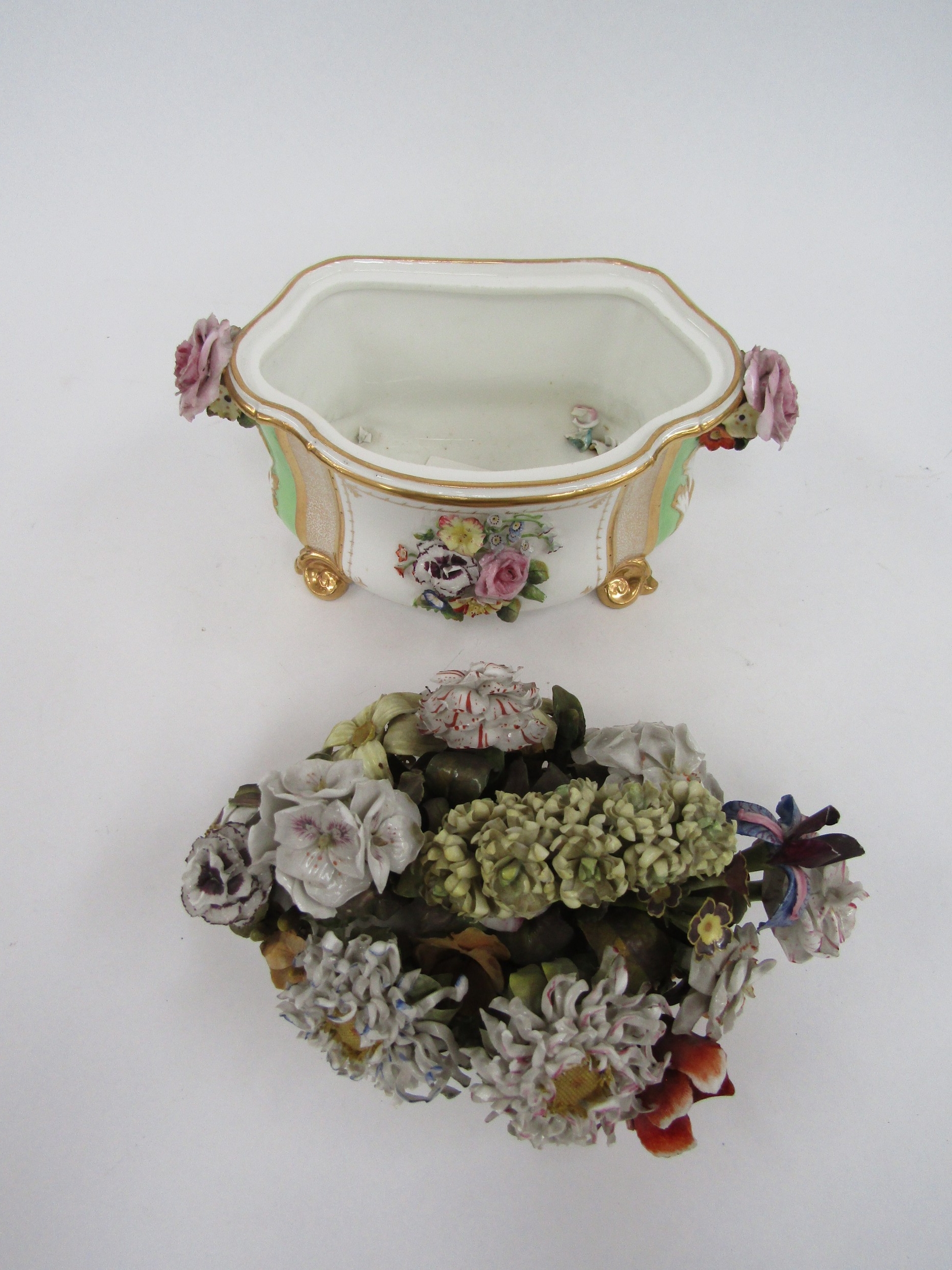 A Derby green ground flower encrusted bough pot and cover, some damage, 25 cm wide, 22cm tall - Image 7 of 9