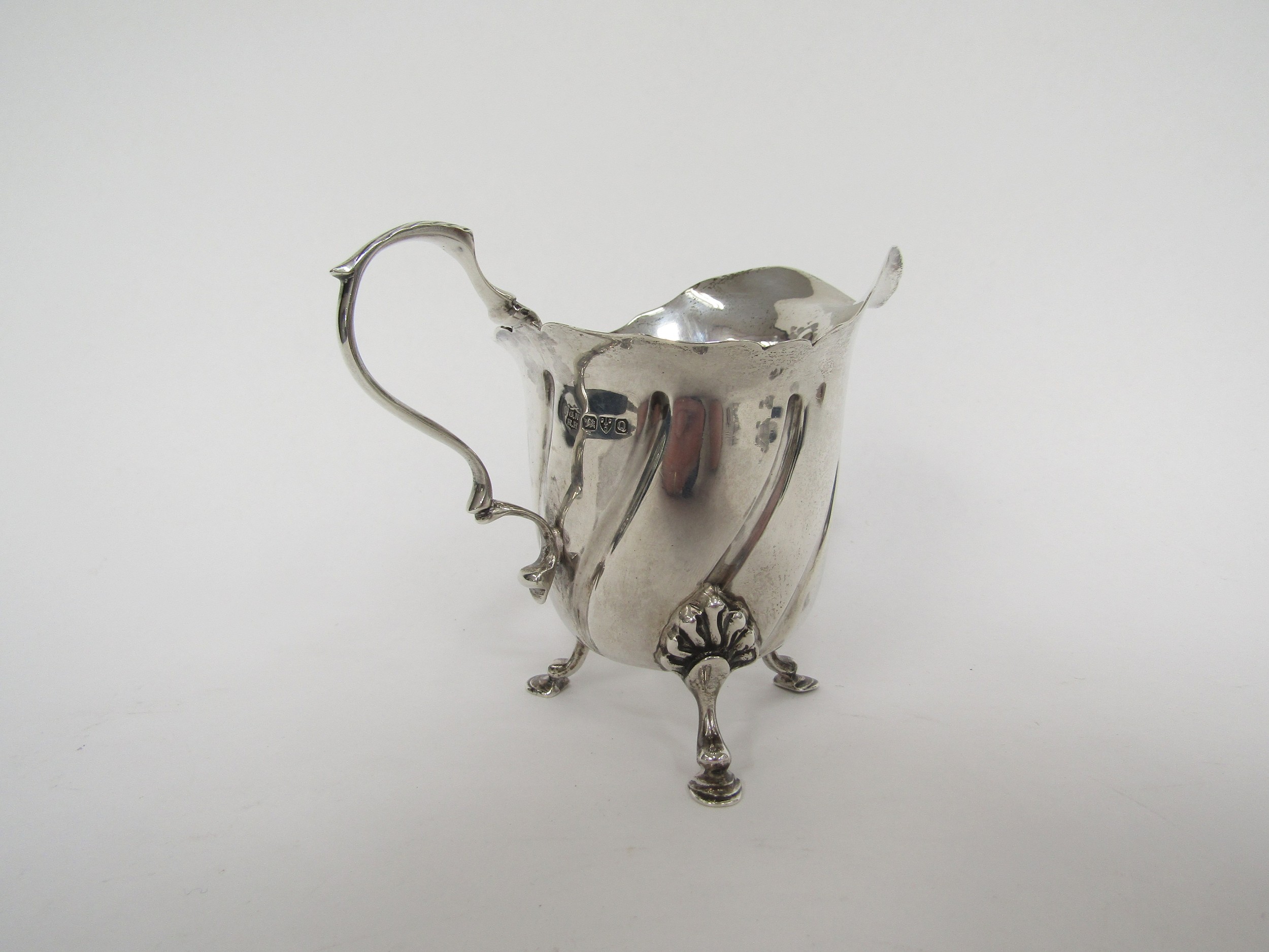 A Nathan Hayes silver cream jug with wrythen ribbed body, shell relief hoof feet, Chester 1899, 128g - Image 2 of 3