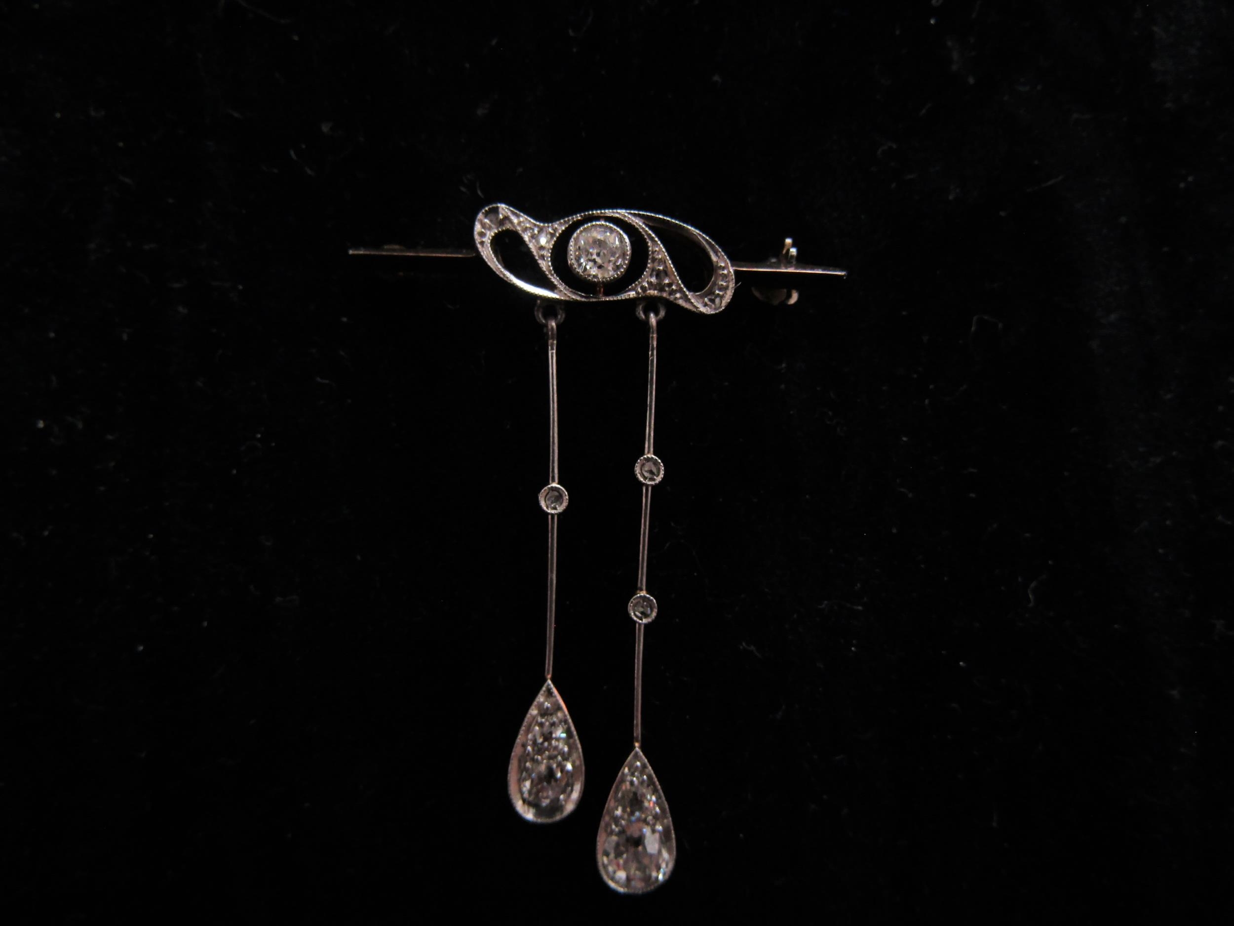 A Belle Époque diamond set brooch with two diamond set drops, 1ct total approx, unmarked, 4.6g - Image 2 of 2