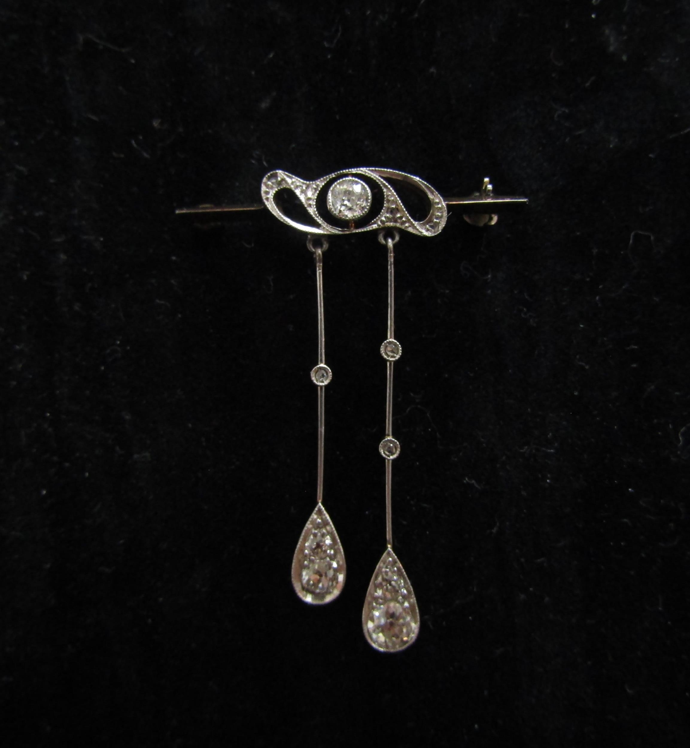 A Belle Époque diamond set brooch with two diamond set drops, 1ct total approx, unmarked, 4.6g