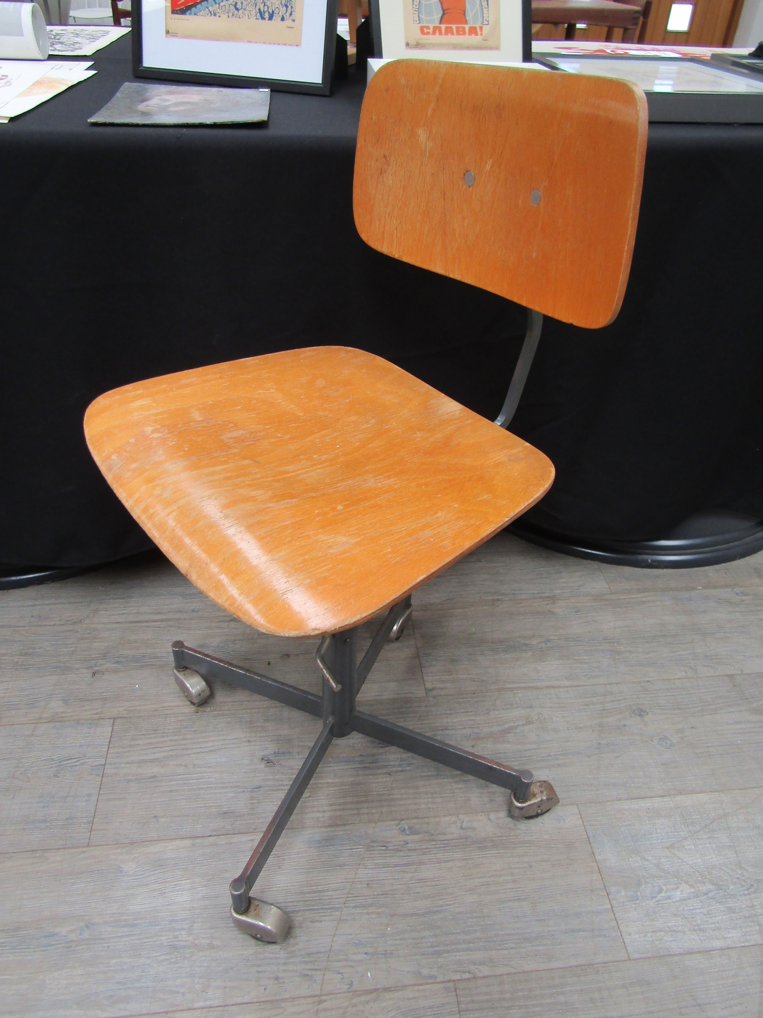 An industrial style beech ply and metal swivel chair - Image 2 of 2