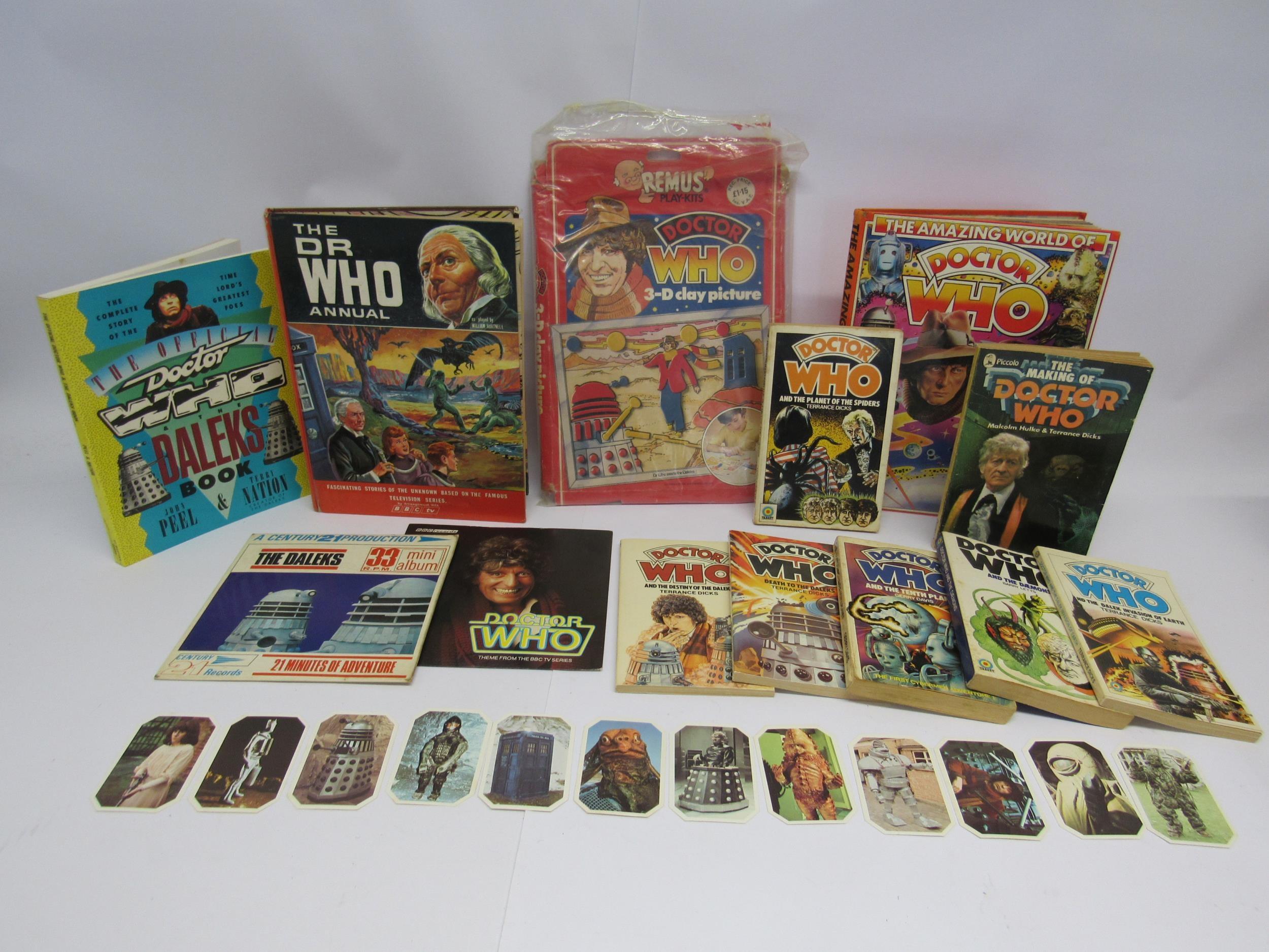 A collection of vintage Dr Who collectables including 1966 The Dr Who Annual with William Hartnell