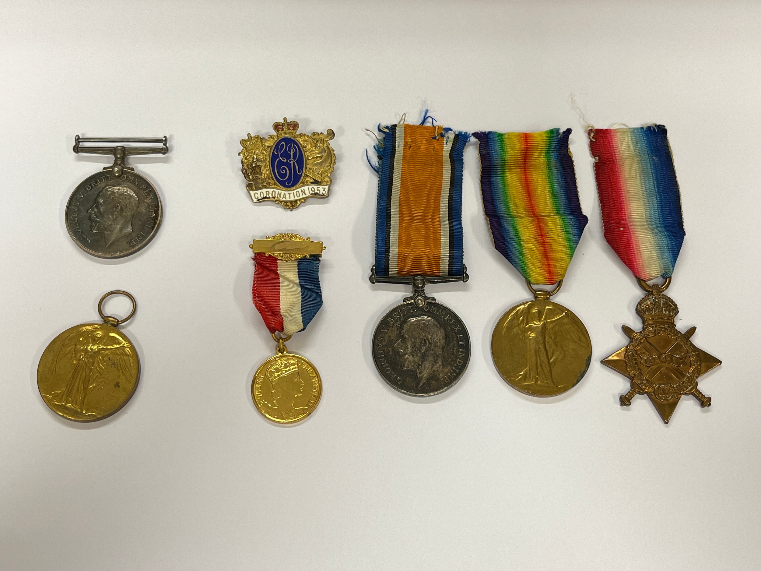 A WWI 1915 medal trio named to 14848 PTE. R.G. DICKINSON BORD. R. (named as DICKENSON on 1915 star),