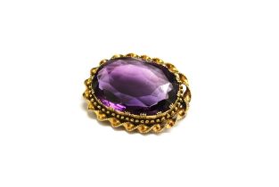 An oval amethyst pendant/brooch in unmarked gold frame, 3.3cm x 2.5cm