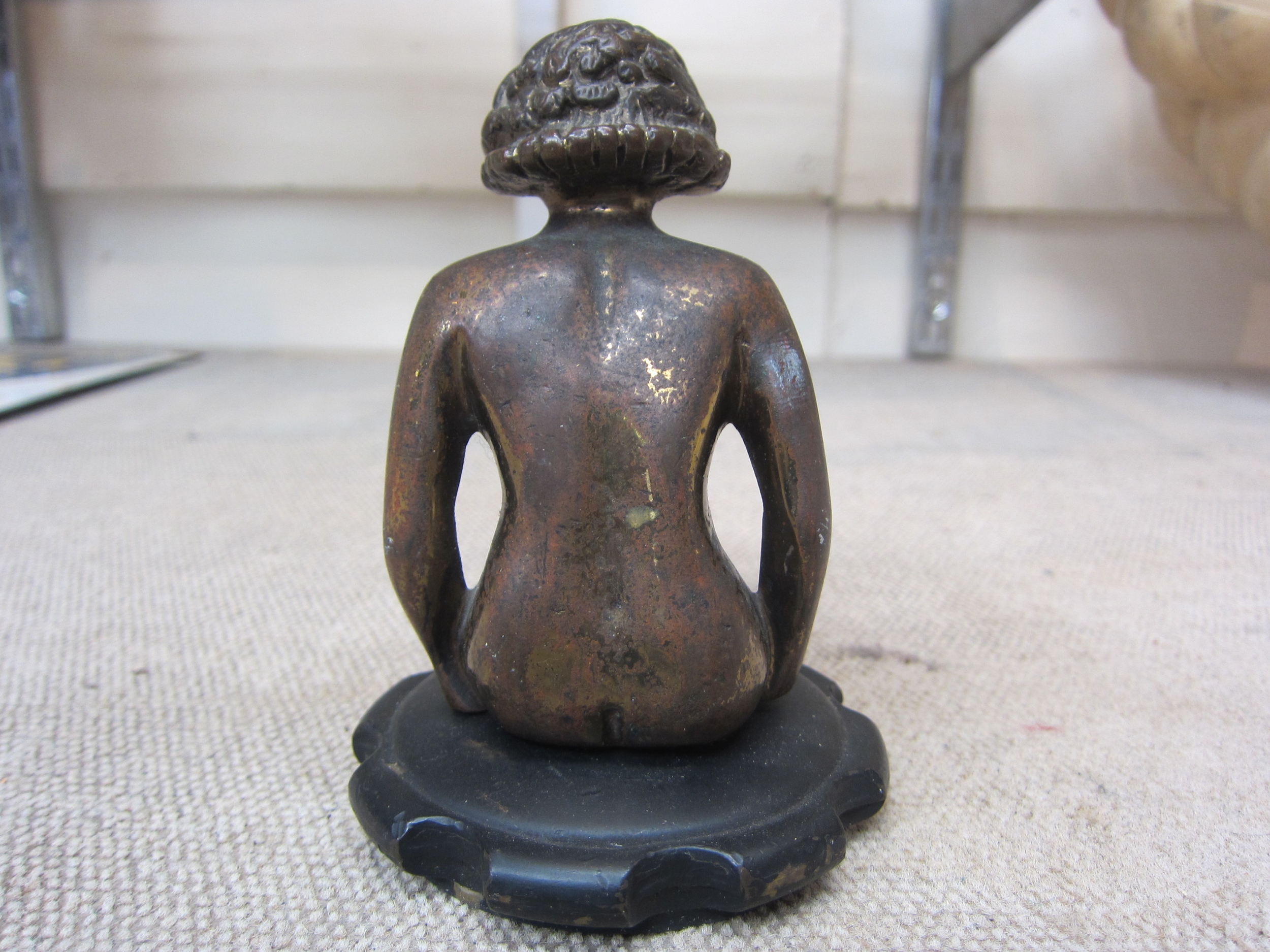A bronze car radiator mascot circa 1900-1930, in the form of a seated naked lady - Image 3 of 3
