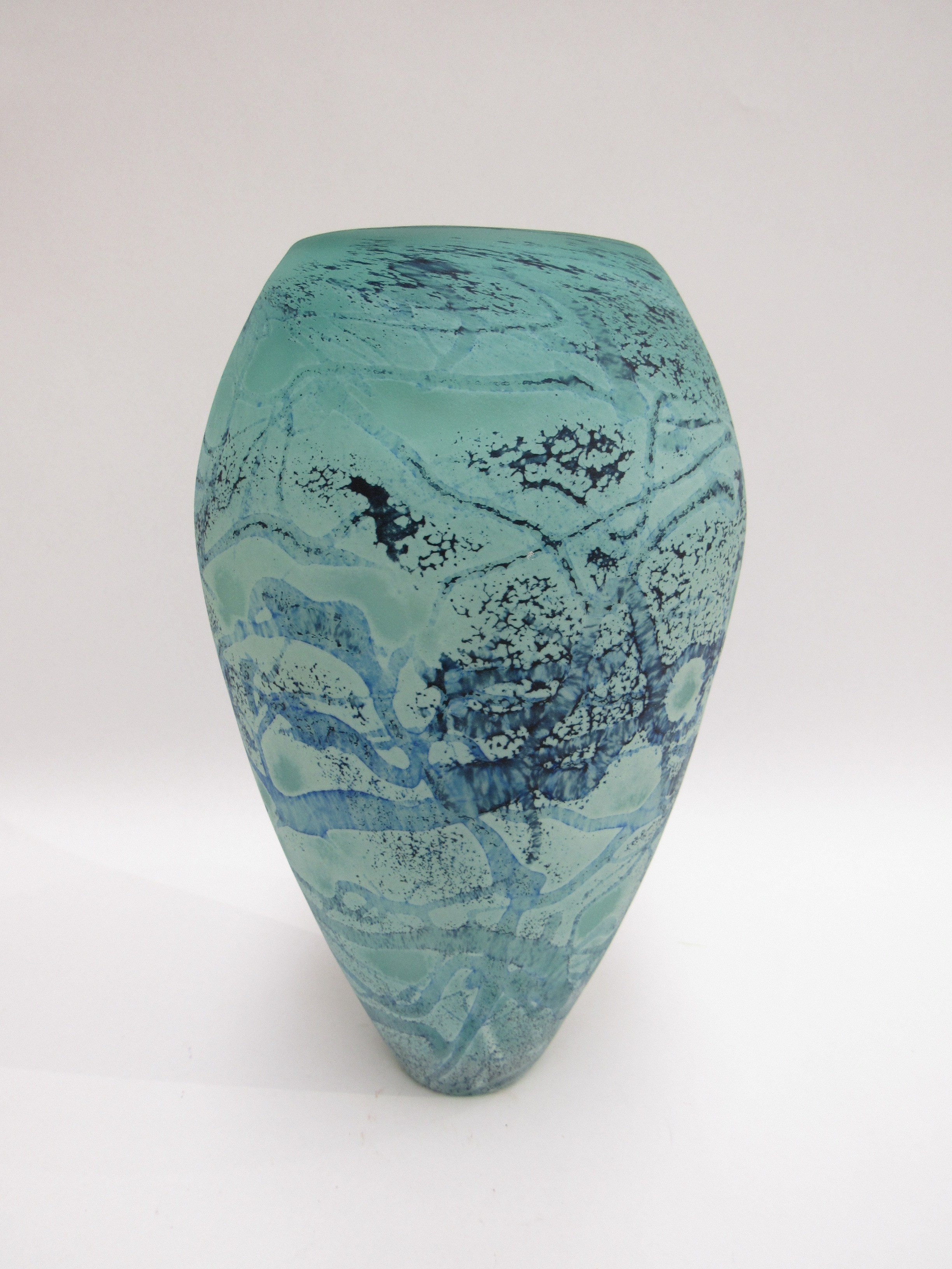 A studio art glass vase in turquoise with blue mottling. Faint indistinct signature to base edge and - Image 2 of 3