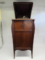 An Edison Bell Discaphone parlour gramophone, housed in mahogany case with vented speaker front,