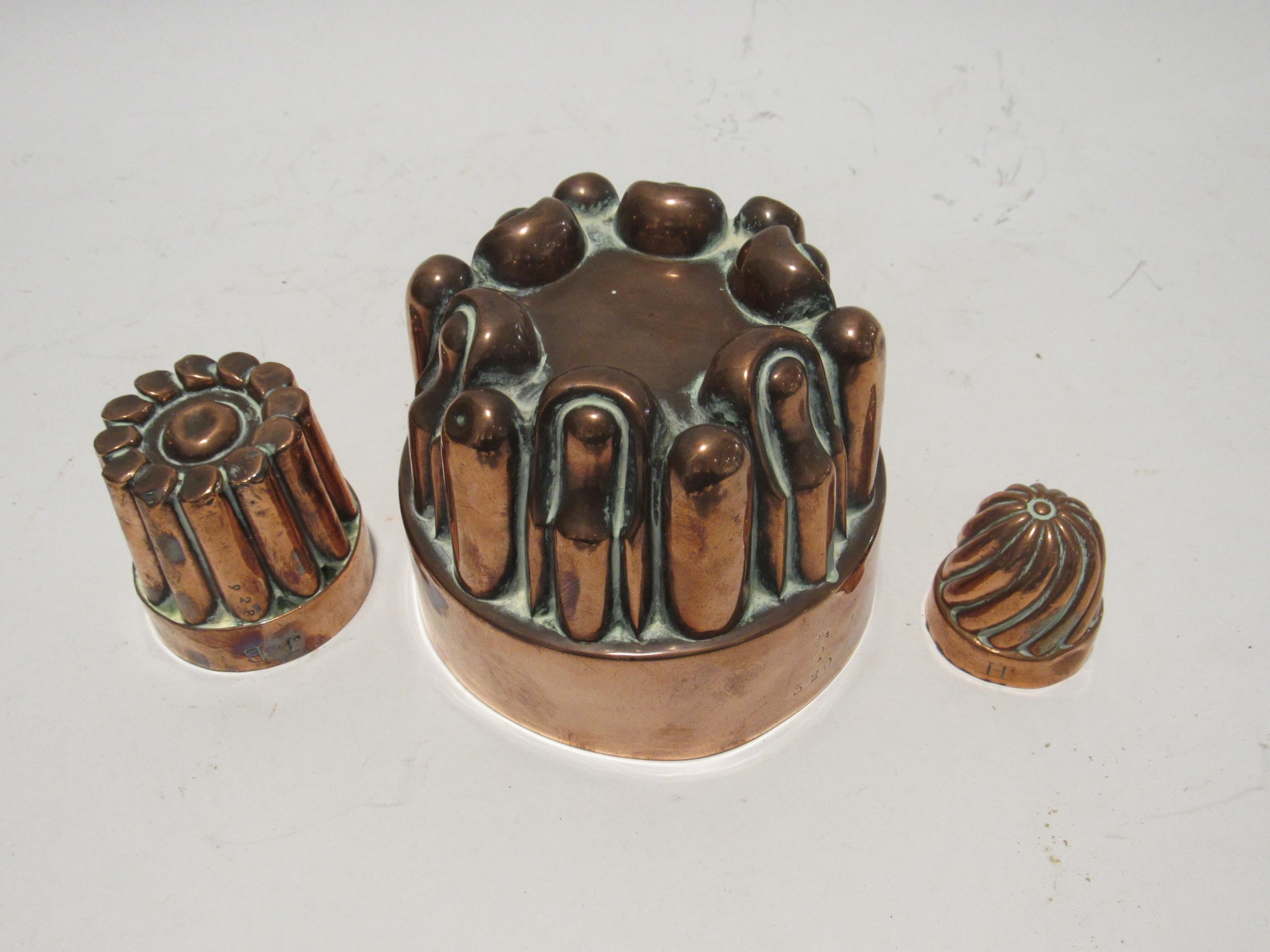 A Benham & Froud copper mould and two associated smaller moulds 9.5, 6 & 4.5cm tall. Diameters are - Image 3 of 9