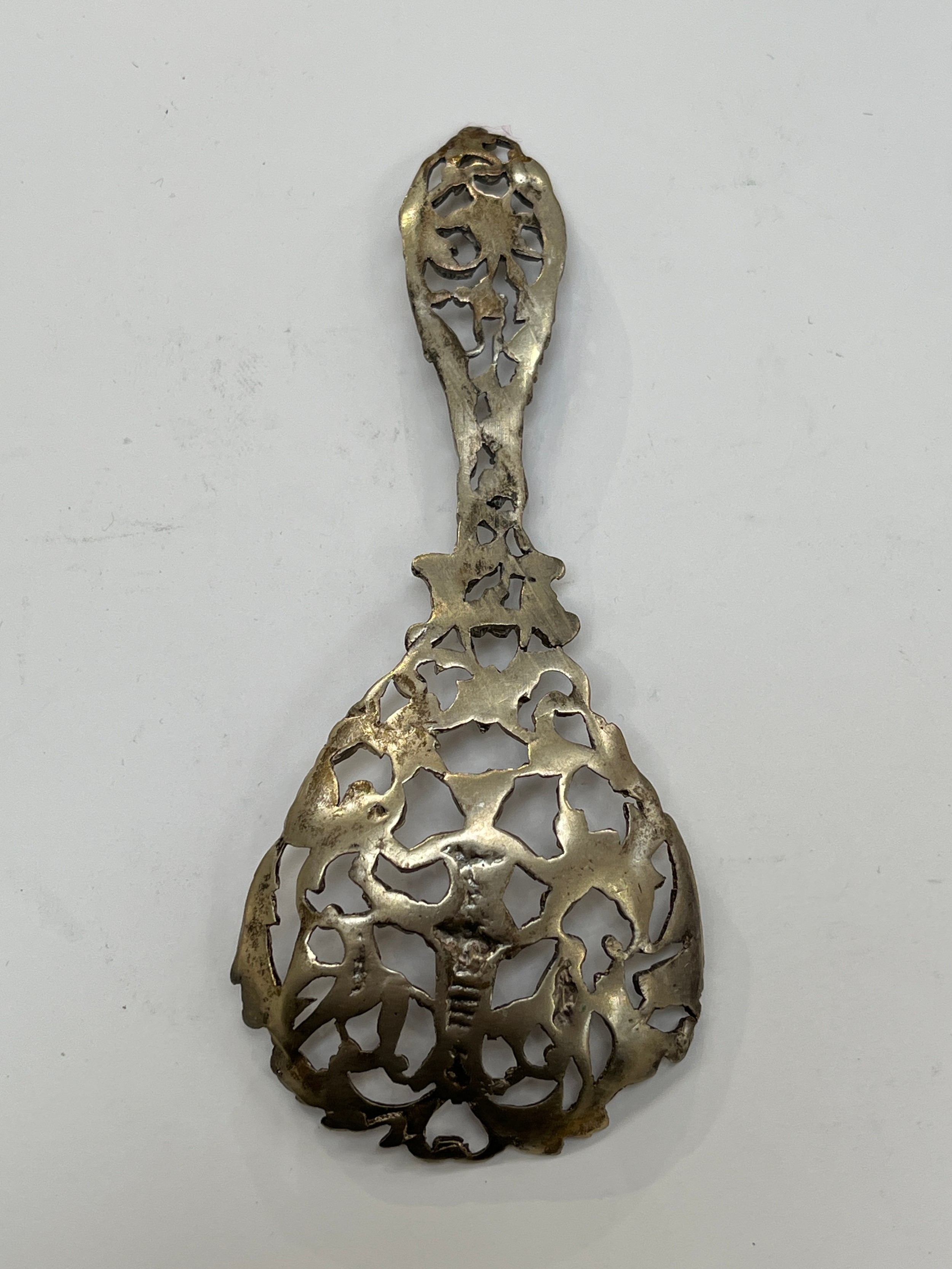 A William Comyns silver gilt pierced highly decorative caddy spoon, 28g, 12.5cm long - Image 2 of 2