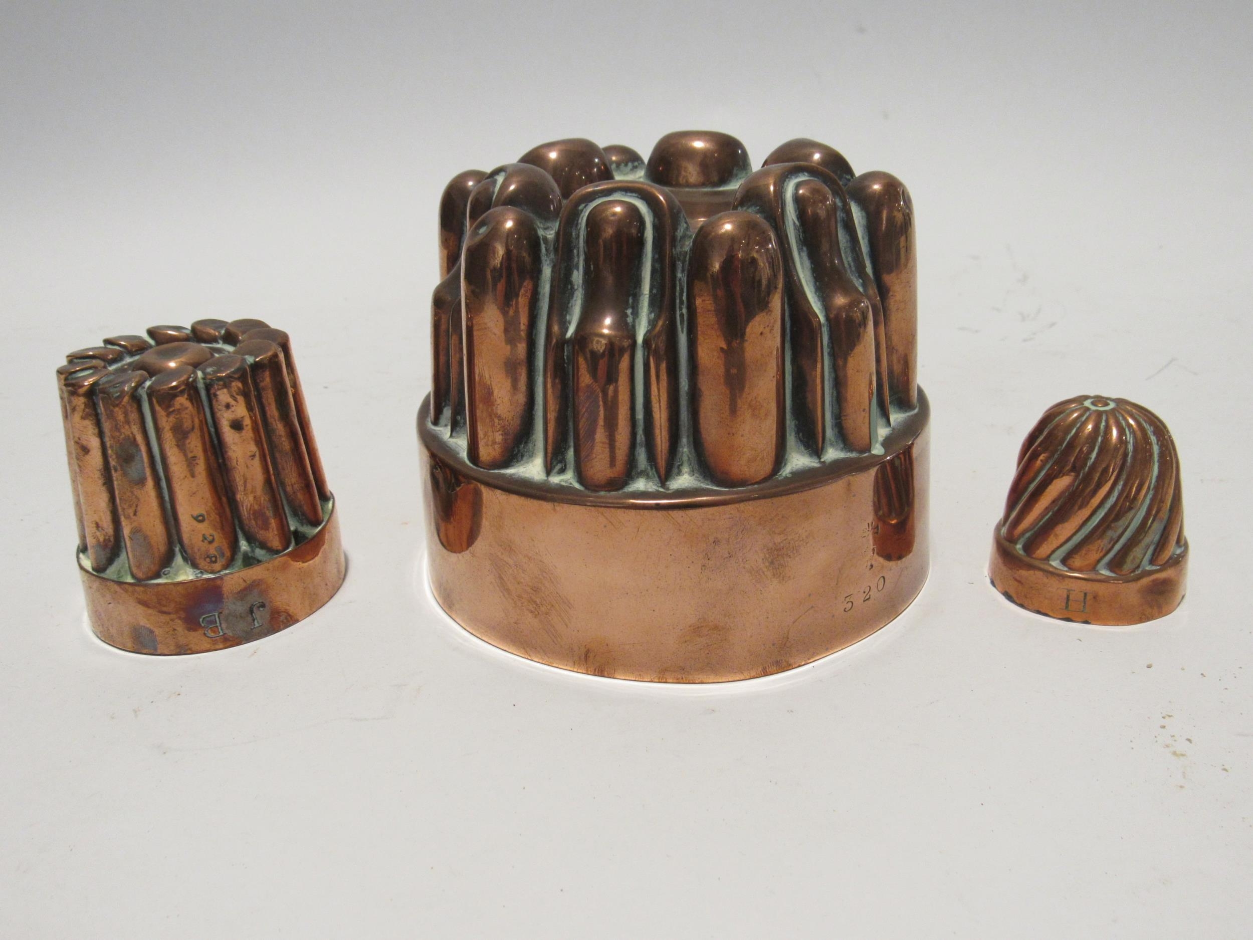 A Benham & Froud copper mould and two associated smaller moulds 9.5, 6 & 4.5cm tall. Diameters are - Image 2 of 9