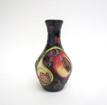A Moorcroft Queen's Choice pattern vase, 14cm tall