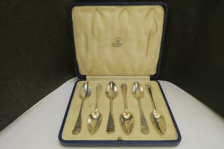 A set of six Mappin and Webb silver grapefruit spoons, cased, 140g