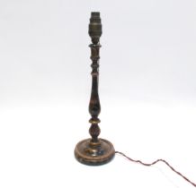 An Edwardian chinoiserie lacquered table lamp, 44cm tall