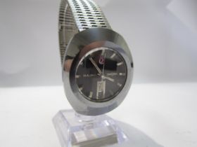 A Rado Diaster automatic gent's bracelet watch, black dial with centre seconds and calendar, on Rado