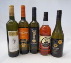 Four bottles of various white wines, 2015 Visionario, 2014 Contraposto, 2018 Rapaura Springs Reserve