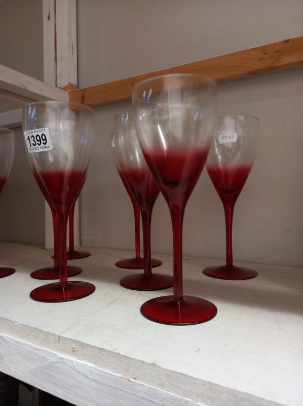 6 ruby glass & clear champagne glasses - Image 3 of 3