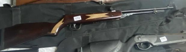 A SMK D85 Cal 5.5mm/.22 air rifle with carry case (COLLECT ONLY)