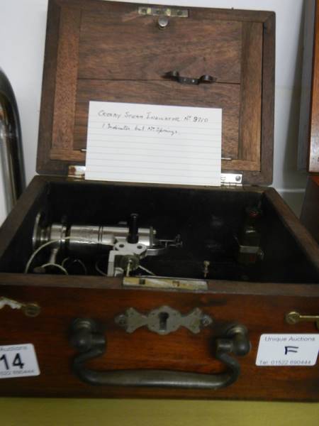 Crosby steam indicator Number 9710 with recording drum (no springs?) in fitted box. - Image 3 of 3