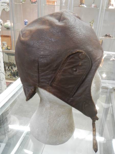 A vintage leather pilots hat, a/f. - Image 2 of 3