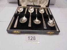 A cased set of six hall marked silver tea spoons, 105 grams.