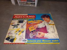 A Meccano mechanisms set (completeness unknown)