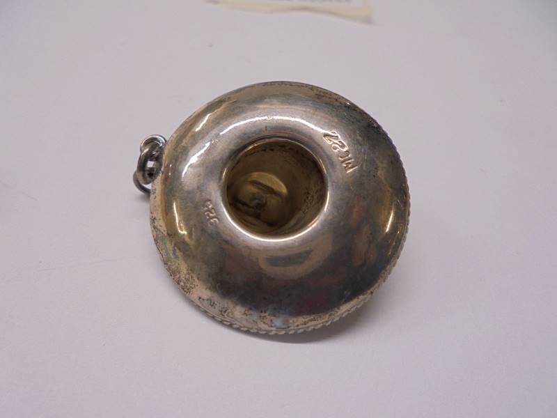A silver sombrero pendant, a silver axe brooch and a silver button hole holder 10 grams. - Image 3 of 5
