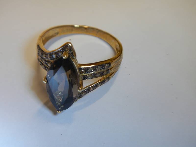 A 9ct gold ring set amethyst coloured stone, size S, 4 grams. - Image 7 of 8