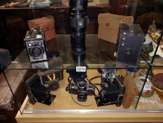 A quantity of vintage camera's & lenses