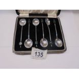 A cased set of six silver coffee spoons, 36 grams.