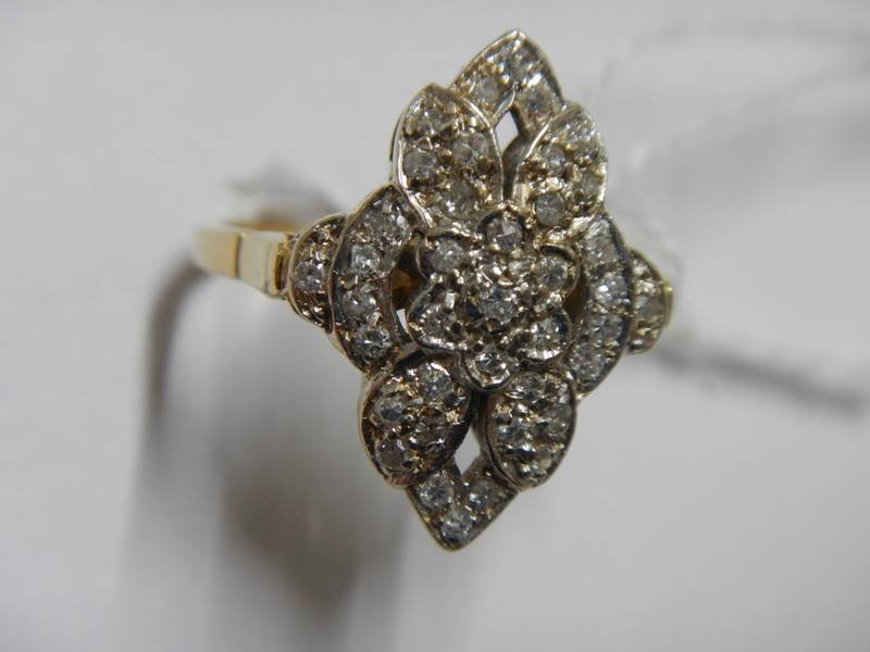 A five section floral white gold and diamond ring, size N half, 5.5 grams. - Image 4 of 5