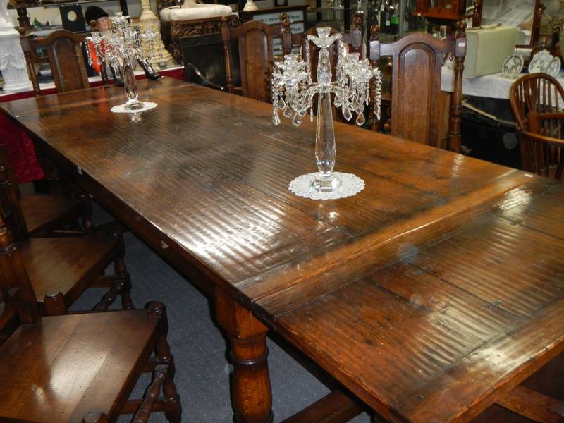 A superb quality draw leaf banqueting table with eight dining chairs, 275 cm closed, 322 cm open. - Image 2 of 4