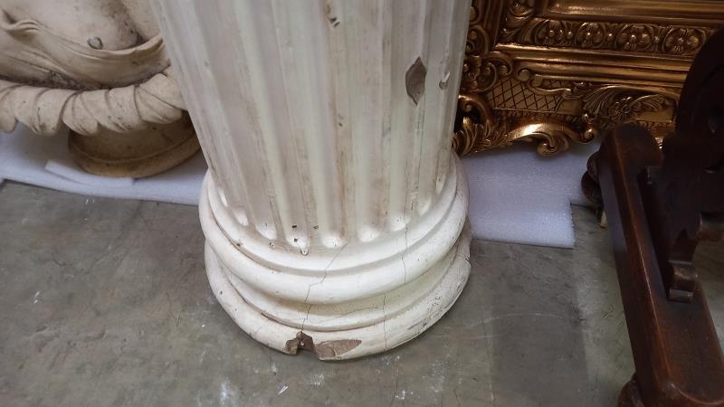 A set of four tall columns. COLLECT ONLY. - Image 6 of 10