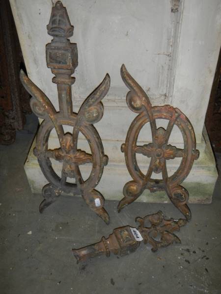 Two items of decorative cast iron, one a/f. - Image 2 of 2