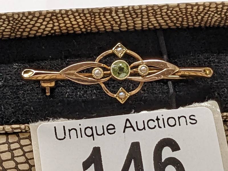 An antique brooch stamped Chester, 15ct gold set peridot. - Image 3 of 3