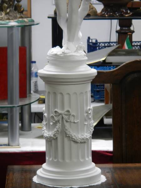 A floor standing lamp in the form of a cherub on a pedestal. COLLECT ONLY. - Image 3 of 3